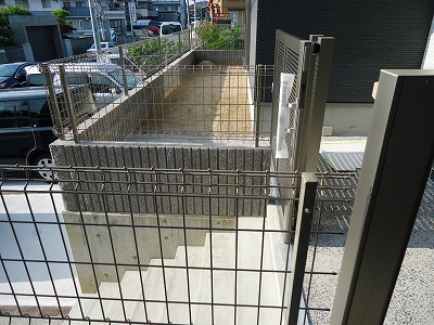 外構:初めて使いました、スライド門扉 その2