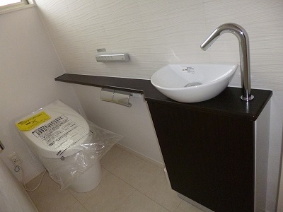 トイレは清潔感のある上品なエコカラット